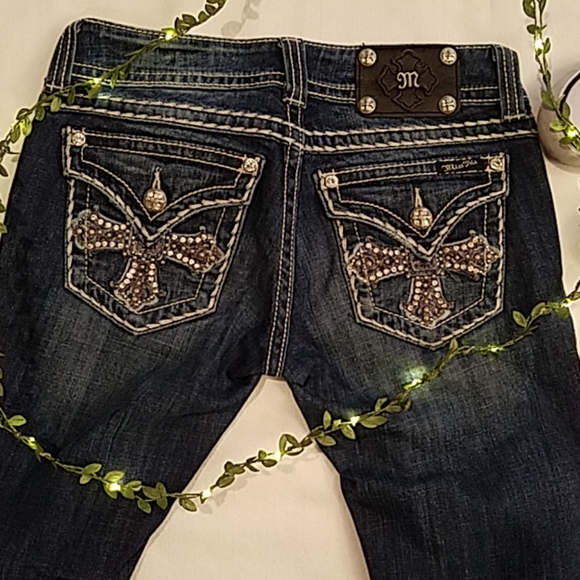 EUC Miss Me Straight Leg Rhinestone Cross Pocket - Picture 3 of 8